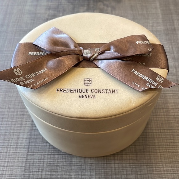 Frederique Comstant Geneve Horological Smartwatch! - Picture 2 of 16